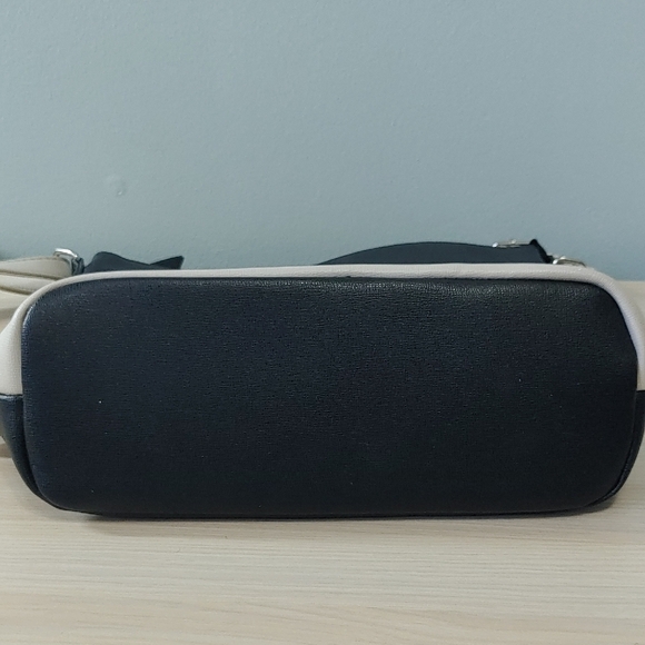 Chic Two-Tone Shoulder/Crossbody Bag - Picture 4 of 5